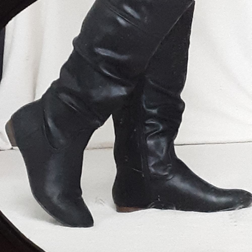 Versona Black Boots